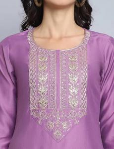 ชุดเสื้อผ้าชาติพันธุ์พรีเมียมสำหรับผู้ค้าปลีก กำไรสูง สต็อกจำนวนมาก จัดส่งจำนวนมาก ชุดสูทปักลายเรยอนสลับสีม่วงรามาสำหรับผู้หญิง - Product Image 2