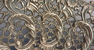 Bandeja ovalada de metal fundido sólido con filigrana, frutero ornamental en relieve, bandeja para dulces y objetos decorativos con asas, plato de joyería hecho a mano - Product Image 3