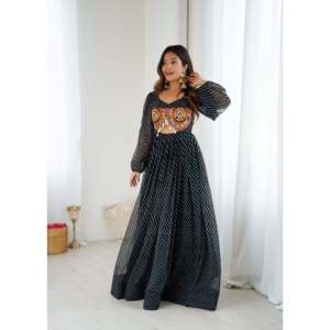 Robe XL de créateur avec impression numérique et point de chaînette - Product Image 1