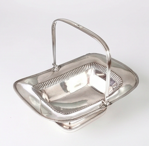 Panier de service vintage plaqué argent avec poignée et bordure en corde polie, pour la maison et le service - Product Image 3
