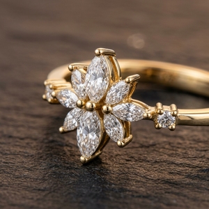 Anillo de Oro Amarillo de 10k, 14k, 18k con Diseño Floral, Diamante Cultivado en Laboratorio con Corte Marquesa en el Centro y Delicado Diamante Redondo Decorativo - Product Image 1