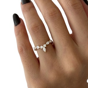 Anillo de Boda Delicado con Diamante Cultivado en Laboratorio con Corte Marquesa de Lujo en Oro de 14K, 18K o Platino - Product Image 4