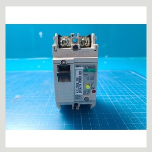 Disjoncteur à boîtier moulé Fuji EW32AAG 5A, d'occasion, comme il est, pièces d'équipement semi-conducteur d'époque - Product Image 3