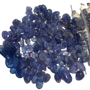 Piedras preciosas sueltas facetadas de tanzanita natural de un lado Calidad comercial disponible en corte de corazón de pera ovalada azul para la fabricación de joyas - Product Image 1
