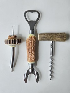 Juego de herramientas de barra estilo clásico con mango de asta de ciervo y soporte de madera, perfecto para decoración de bares domésticos y exhibición de coleccionistas, de la India. - Product Image 3