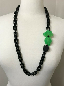 Collar de cuentas de resina epoxi hecho a mano, accesorio de joyería de diseño moderno para mujer, para moda y uso diario. - Product Image 2
