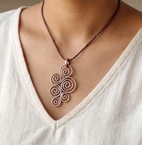 Collier en cuivre de qualité supérieure avec finition polie pour les magasins de bijoux et les collections de présentation au détail - Product Image 3