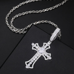 Pendentif Croix Cruciforme Céleste - Pendentif Croix en Argent 925 avec Moissanite, Pendentif Chrétien Entièrement Sertie de Moissanite - Product Image 3