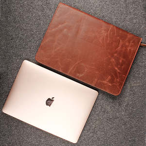 Housse pour ordinateur portable en cuir véritable, motif imprimé, personnalisable avec logo, pour voyages d'affaires, design élégant. - Product Image 3