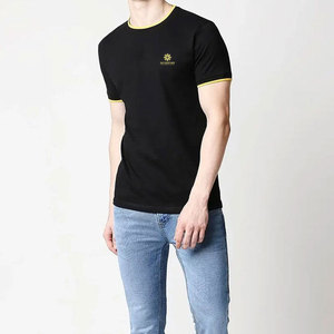 Camiseta de hombre de alta calidad con material suave 100% algodón y corte relajado para una comodidad duradera. - Product Image 4