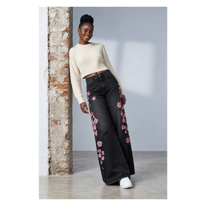 Jean large noir brodé de fleurs pour femme – Pantalon en denim élégant, tendance, décontracté, style streetwear, confort quotidien - Product Image 2