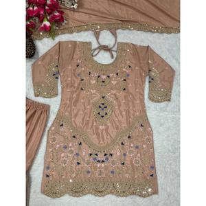 ชุดเซ็ตเสื้อผ้าสตรีสีเขียวสำหรับงานปาร์ตี้ ยี่ห้อมารูติ ดีไซเนอร์ ประกอบด้วยเสื้อ ชาราร่า พลาซโซ และผ้าคลุมไหล่ ไซส์ M - Product Image 3