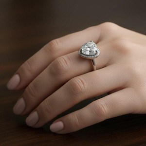 แหวนมอยซาไนต์ 3 กะรัต ทรงหัวใจ ดีไซน์คลาสสิค ประดับเพชรรอบวง สวยหรู สำหรับผู้หญิง เงินแท้ 925 ของแท้ เหมาะสำหรับงานแต่งงาน ของขวัญสำหรับคนรัก - Product Image 4