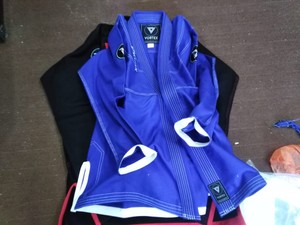 Kimono de Jiu-Jitsu Brésilien Personnalisé Brodé 100% Coton 460g Respirant Séchage Rapide - Product Image 4