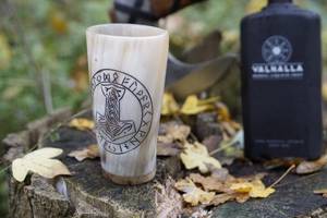 Cuerno Vikingo Artesanal para Beber y Vasos o Copas – Copa de Cuerno Medieval con Grabado, Varios Diseños - Product Image 3