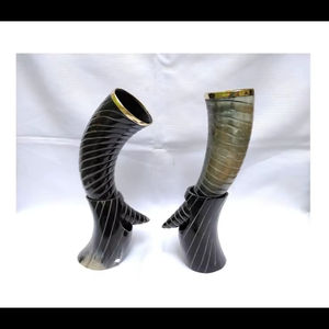 Corne à boire médiévale écologique pour hommes, style nordique, avec motifs sculptés, pour usage domestique - Product Image 3