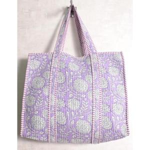 Bolso Tote de Algodón con Estampado Floral, Bolso de Hombro Acolchado, Bolso de Compras Boho Hecho a Mano en India para Mujer - Product Image 1