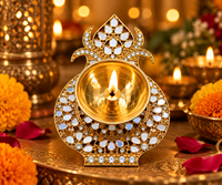 Kalash Diya en laiton avec décorations miroir pour la décoration de la maison à l'occasion de Diwali, décoration traditionnelle de table de Puja, éclairage festif, élégante décoration indienne pour la maison