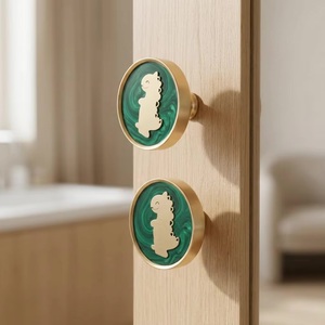 Poignée de meuble en laiton et résine, motif dinosaure bébé en marbre vert, design contemporain, écologique, réglable et durable pour tiroirs et armoires - Product Image 2