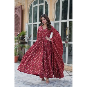Magnifique robe de soirée rouge taille XL avec pantalon et dupatta pour rehausser votre look - Product Image 4