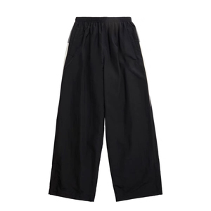 Survêtement coupe-vent personnalisé en toile avec doublure en maille entièrement zippée et étiquette personnalisée, idéal pour l'entraînement sportif - Product Image 3