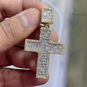Pendentif Croix Personnalisé Sertie de Diamants Moissanite VVS Taille Baguette en Alliage Plaqué Or 14K, Cadeau Unisexe, Bijoux Hip Hop - Product Image 1