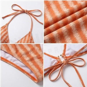 Ensemble bikini rayé pour femme avec bas de maillot à nouer sur le côté et détail cordon de serrage orange - Product Image 4