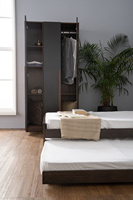 Armario Moderno Clásico Urban Black MANDO de 3 Puertas con Puertas de Tablero Laminado, 6 Estantes, Almacenamiento Profesional para Dormitorio Contemporáneo