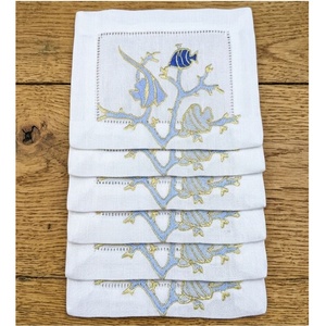 Serviette de cocktail carrée personnalisée en coton brodé poissons et coraux, 6x6 pouces, durable, réutilisable, avec ourlet festonné, pour boissons - Product Image 3