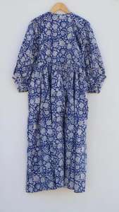 Vestido midi de algodón estampado a mano |   Vestido bohemio con cuello profundo - Product Image 6