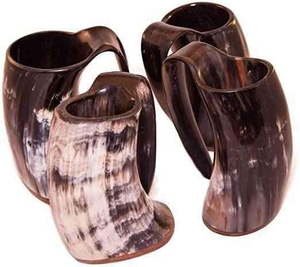 Corne à boire viking fabriquée en corne naturelle de haute qualité avec base en bois, fond en résine et surface polie à la main pour une utilisation durable - Product Image 3