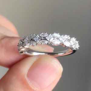 Bague demi-éternité en moissanite taille marquise et princesse pour femme, en argent 925 original, idéale pour demande en mariage ou cadeau pour les amoureux - Product Image 3