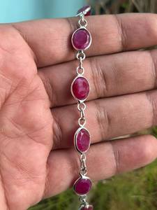 กำไลข้อมือทับทิมทรงรีประดับขอบเงินแท้ งานแฮนด์เมด เครื่องประดับอัญมณีสำหรับผู้หญิง เครื่องประดับชั้นดี - Product Image 4