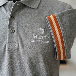 เสื้อถักคุณภาพสูงสั่งทำขายส่ง พิมพ์โลโก้ตามแบบ ระบายอากาศ แห้งเร็ว ทรงเข้ารูปสำหรับผู้ชาย - Product Image 4