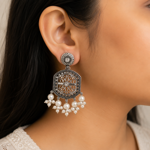 Fournisseur de Confiance Boucles d'Oreilles Pendantes Fleur Ethnique en Argent Oxydé avec Moissanite en Laiton Sertie Clos – Cadeau Bijoux Femme - Product Image 2