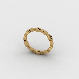 Anillo apilable de diseño moderno en plata de ley 925 chapado en oro de 18 quilates con patrón de pez y textura ondulada, joyería fina para mujer. - Product Image 2