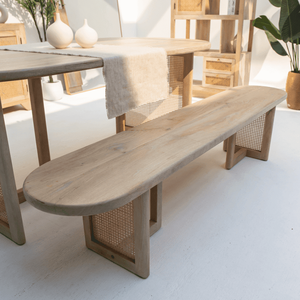 Banc Vandana Falcon Solace en rotin et bois de manguier pour une assise moderne élégante en intérieur et en extérieur - Product Image 1