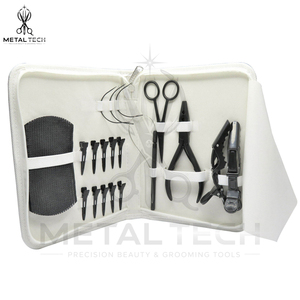 Kit d'outils pour extensions capillaires en acier inoxydable, avec étui de voyage blanc, comprenant des pinces de salon petites et grandes, des anneaux de séparation, des aiguilles en C et des pinces. - Product Image 6