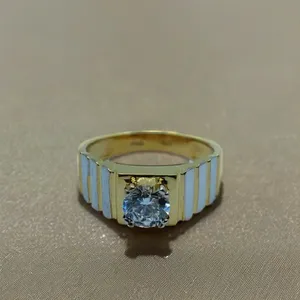 Bague élégante pour homme en or 22 carats, design élégant et stylé, bijoux de luxe pour un usage quotidien, bague en or et diamants avec un design classique à large bande. - Product Image 3