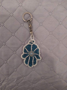 Porte-clés mousqueton en verre cristal fait main avec perles et surpiqûres décoratives - Imperméable, durable, écologique et design personnalisable - Product Image 5