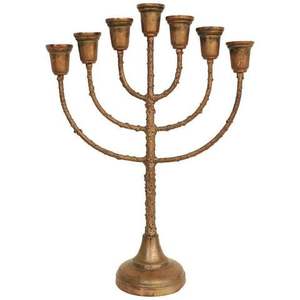 Menorah de aluminio para el hogar, villas, iluminación de mesa, uso decorativo, portavelas de Hanukkah con acabado antiguo. - Product Image 1