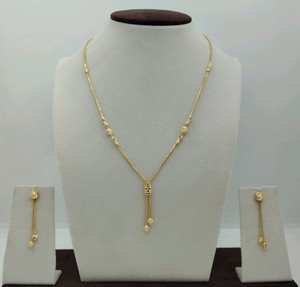 Ensemble collier pendentif en Y doré élégant avec boucles d'oreilles assorties pour femme, bijoux de mode traditionnels pour mariée et fêtes - Product Image 1