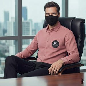 เสื้อเชิ้ตเดนิมผู้ชายดีไซน์ใหม่ปี 2024 คุณภาพดี สวมใส่สบาย รับผลิตแบบ OEM ลายเรียบและลายพิมพ์บนผ้าโพลีเอสเตอร์ - Product Image 4