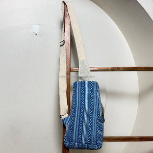Bolso bandolera de cáñamo del Himalaya con correa ajustable, bolso de pecho de viaje ecológico hecho a mano, bolso de hombro con patrón Tribal azul - Product Image 5
