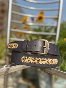 Cinturón de Cuero Premium Vintage Hecho a Mano con Textura de Pelo de Vaca y Hebilla de Acero - Product Image 3