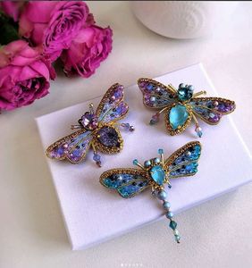 Elegante Broche Bordado con Flores y Cuentas para Chaquetas, Vestidos y Bufandas de Boda - Product Image 3