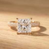 Bague Solitaire Élégante en Diamant Taille Princesse avec Centre Carré Brillant – Bijou de Luxe pour Fiançailles, Anniversaire, Mariage