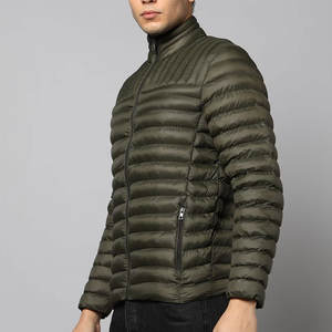 Veste matelassée durable pour homme, pour une utilisation en extérieur et au quotidien, veste matelassée élégante pour homme avec un look matelassé moderne - Product Image 2