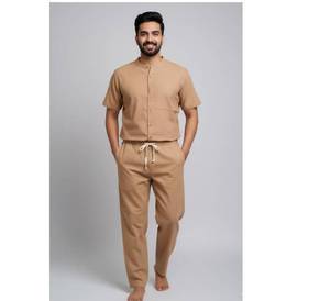 Ensemble deux pièces décontracté pour homme en mélange de lin de haute qualité, chemise unie à col bandoulière et pantalon à cordon de serrage, idéal pour le sport et le fitness. - Product Image 3