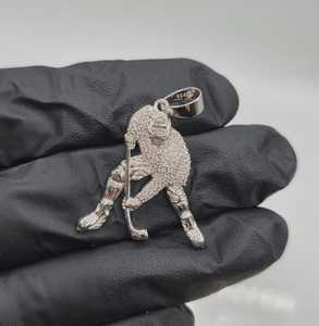 Pendentif personnalisé en moissanite de joueur de hockey sur glace, dessin animé, pour les amateurs de sport, en argent 925, bijoux fins, pendentifs et breloques - Product Image 1
